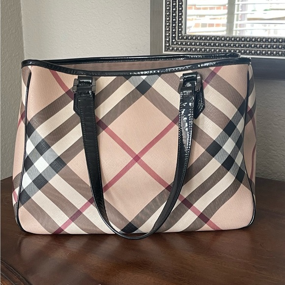 AUTHENTIC Burberry Shopper Tote Patent Trim Nova Check 100% Authentic - Picture 2 of 16